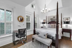 The Downtown Victorian - 5BR - Private Yard ~ BBQ - Image 4