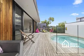 Aqua Luna – Stylish Retreat by Koonya Ocean Beach - Image 2