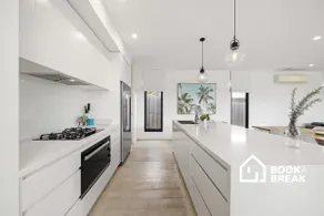 Aqua Luna – Stylish Retreat by Koonya Ocean Beach - Image 5