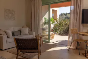 Modern Studio, with patio & pool - Close to Sea - Image 2