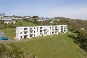 Salty Kisses - Sea Front Aparment - Image 3