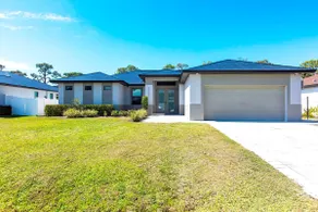 Spacious 4 BR Retreat w/ 3 Ensuites, Pool & Spa - Image 5