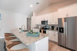 Spacious 4 BR Retreat w/ 3 Ensuites, Pool & Spa - Image 3