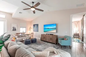 Spacious 4 BR Retreat w/ 3 Ensuites, Pool & Spa - Image 2