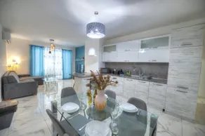 Spacious & modern 3 bedroom near seafront JBOR1-1 - Image 2