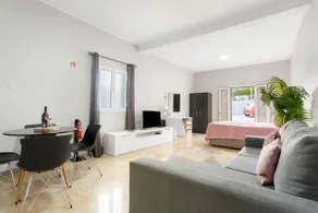 Studio Home Away from Home - Image 2