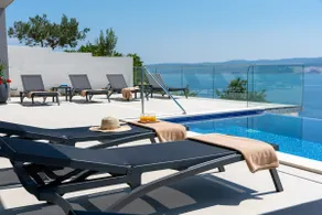 Villa Admira Maria with a heated pool and sea views - Image 3
