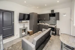 Cottage-Modern-Shower-Street View-Free parking - Image 3