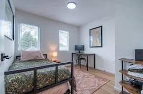 2bdrm New Build in Central Location - Image 5