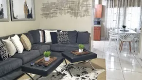 Glam 2 Bedroom Apartment Close to NSU in Cooper City - Image 5