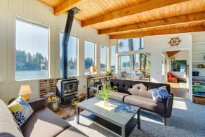 Gorgeous Allyn Getaway - No-Bank Waterfront! - Image 4