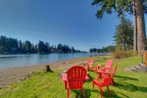 Gorgeous Allyn Getaway - No-Bank Waterfront! - Image 2