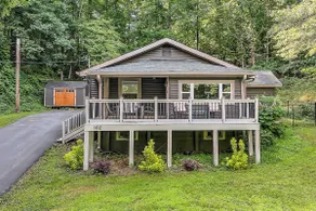 Pet-Friendly Pickens Vacation Rental w/ Fire Pit - Image 3