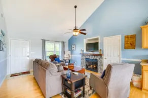 Cozy Cottage in Taylorsville: Hot Tub & Lake Views - Image 4