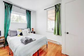 2 Bedrooms + 10mins Old-QC + Free Street Parking - Image 5