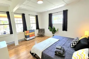 2 Bedrooms + 10mins Old-QC + Free Street Parking - Image 4