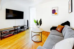 2 Bedrooms + 10mins Old-QC + Free Street Parking - Image 2