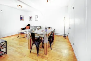2 Bedrooms + 10mins Old-QC + Free Street Parking - Image 3