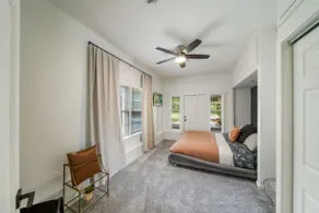 Next to Expo, 5 beds, Hot-tub, corn hole, pets! - Image 4