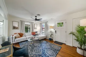 Next to Expo, 5 beds, Hot-tub, corn hole, pets! - Image 2