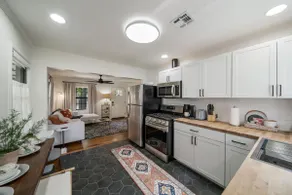 Next to Expo, 5 beds, Hot-tub, corn hole, pets! - Image 3