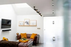 Stylish Cambridge Home with free parking - Image 4