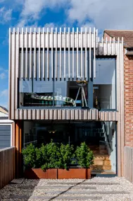 Stylish Cambridge Home with free parking - Image 5