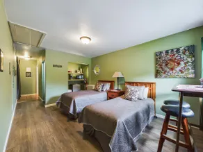 Elk Meadow Cabins 13A Bears Den Suite - Image 3
