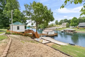 Getaway Cove Cottage with Private Beach - Image 4