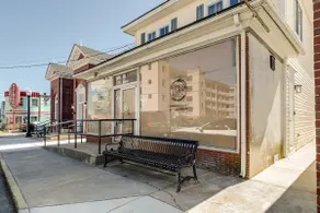 Charming Coastal Getaway In Downtown! - Image 2