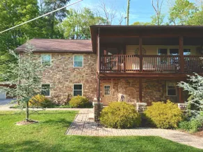 Lazy Bass Lodge | Riverfront + Porch - Image 4