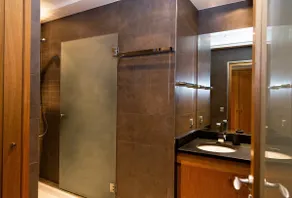 Historical area flat parking - Image 3