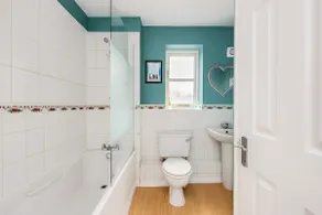 Tattenhoe House with Free Parking, Fast Wifi, Garden and Smart TV by Yoko Property - Image 5