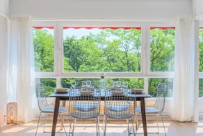 Spacious 3 bedroom apartment & private parking! - Image 5