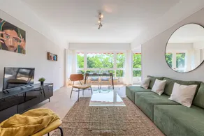 Spacious 3 bedroom apartment & private parking! - Image 2
