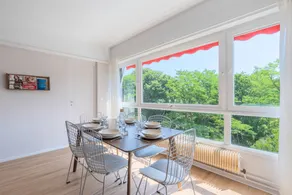 Spacious 3 bedroom apartment & private parking! - Image 4