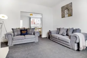 Comfortable three Bedroom Family Apartment - Image 5