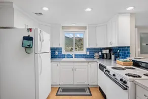 Exquisitely Cottage Inside and Out - Image 4