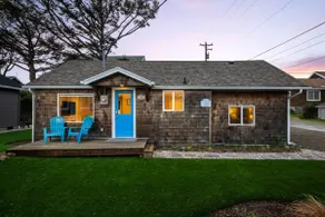 Exquisitely Cottage Inside and Out - Image 2