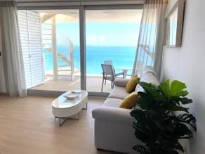 A penthouse with stunning views - Image 2