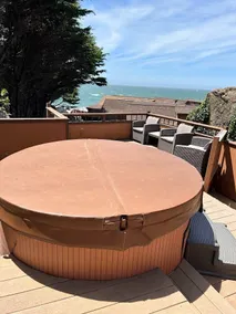 Private Cabin 21 with Jacuzzi Pet Friendly - Image 4
