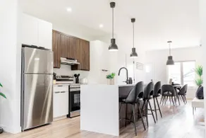 *New Modern Home | Free Parking | 5 mins Downtown* - Image 2