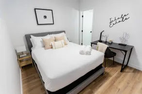 *New Modern Home | Free Parking | 5 mins Downtown* - Image 4