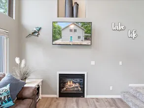 Lakefront Home With Private Dock - Image 4