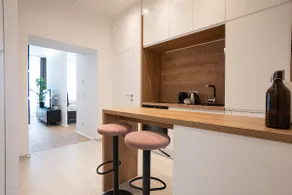 Posh studio with a king-size bed and modern design - Image 5