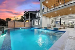 Luxe Lakefront Haven | Concierge Services - Image 3