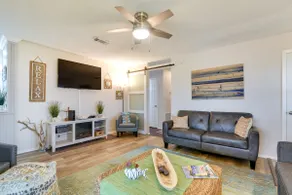 < 1/2 Mi to Beach! Hot Tub Haven in Galveston - Image 4
