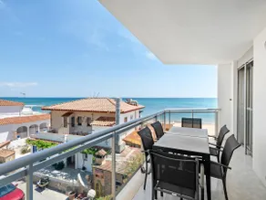 Dream vacation on the Mediterranean beach - Image 4