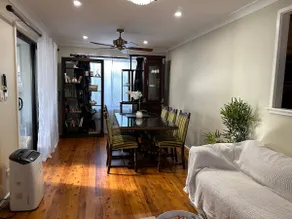 Sydney & Blue Mts Hub: 4-Bed near Hospital - Image 5