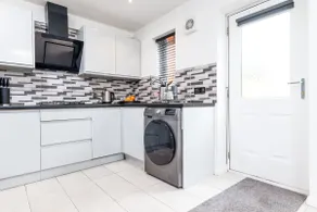 3BR Contractor-Friendly Hse| 2Bathroom |2 car park - Image 5